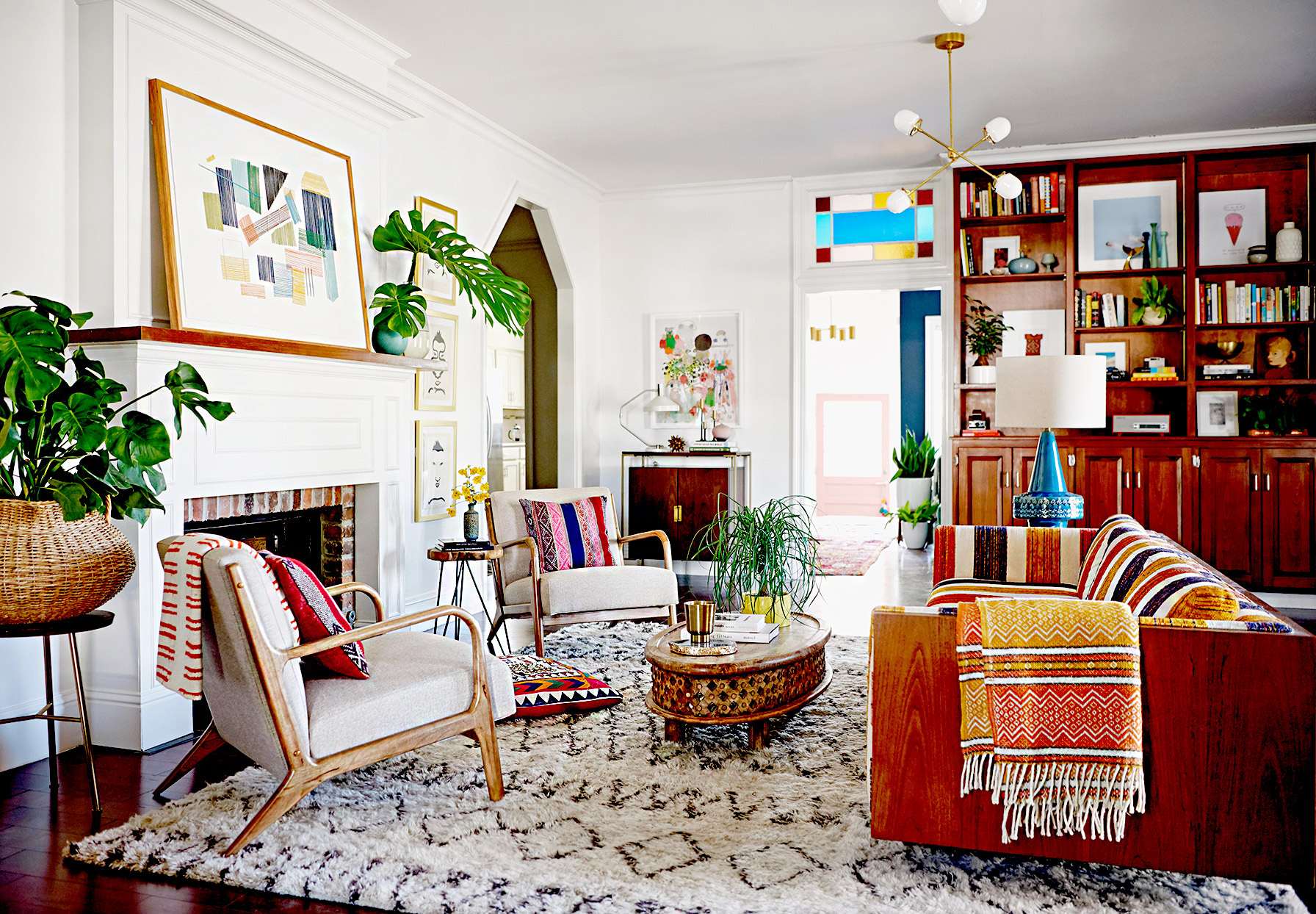 How To Use Rugs To Decorate Your Home - Home Senator