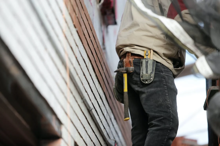 How to Hire a Roofing Contractor for Your Next Project?
