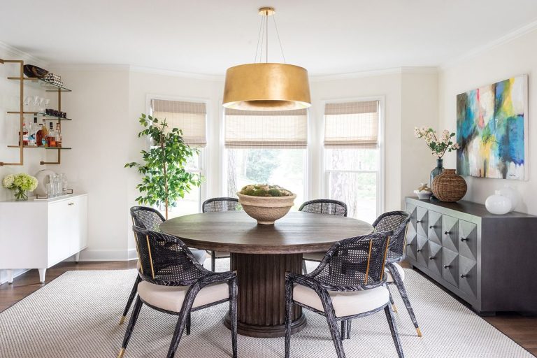 Hosting Tips: Creating the Perfect Dining Experience with the Right Chairs