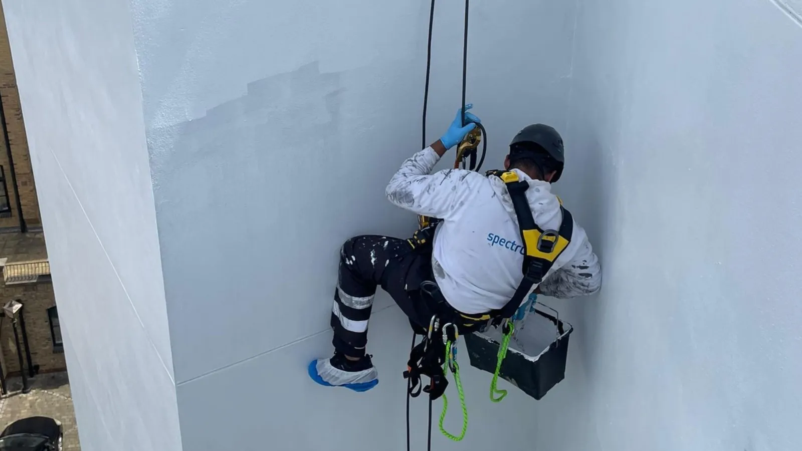 How to Choose the Right Abseiling Painting Service: Factors to Consider