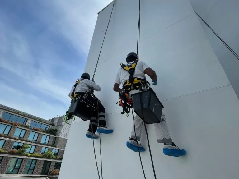 5 Benefits Of Abseiling Painters In Difficult-To-Reach Areas