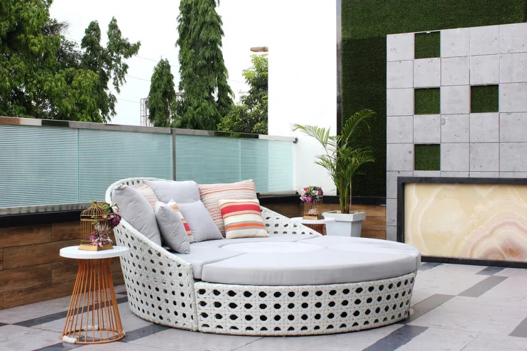 Best Poolside Daybeds For Ultimate Comfort