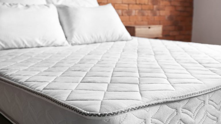 Top Features To Look For in a Waterproof Mattress Protector For Your Home