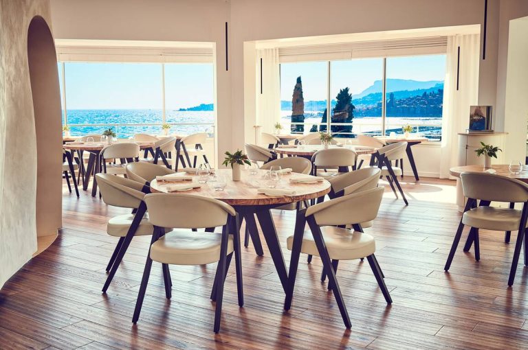 Custom Restaurant Chairs: A Smart Way to Match Your Brand Identity